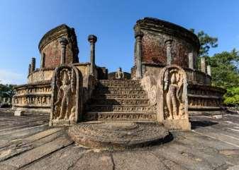 Polonnaruwa was a magnificient Garden City during King Parakramabahu s reign, and was flourishing to become an international trade and agricultural hub.