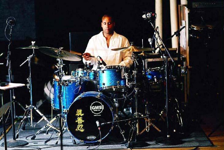 The Story behind the Three Chinese Words on Sterling's Drum Six years ago, American professional drummer Sterling Campbell was at the bottom of his life.
