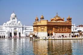 While his fellow travelers returned to Lahore, Jetha decided to stay and become a disciple of Guru Amar Das.