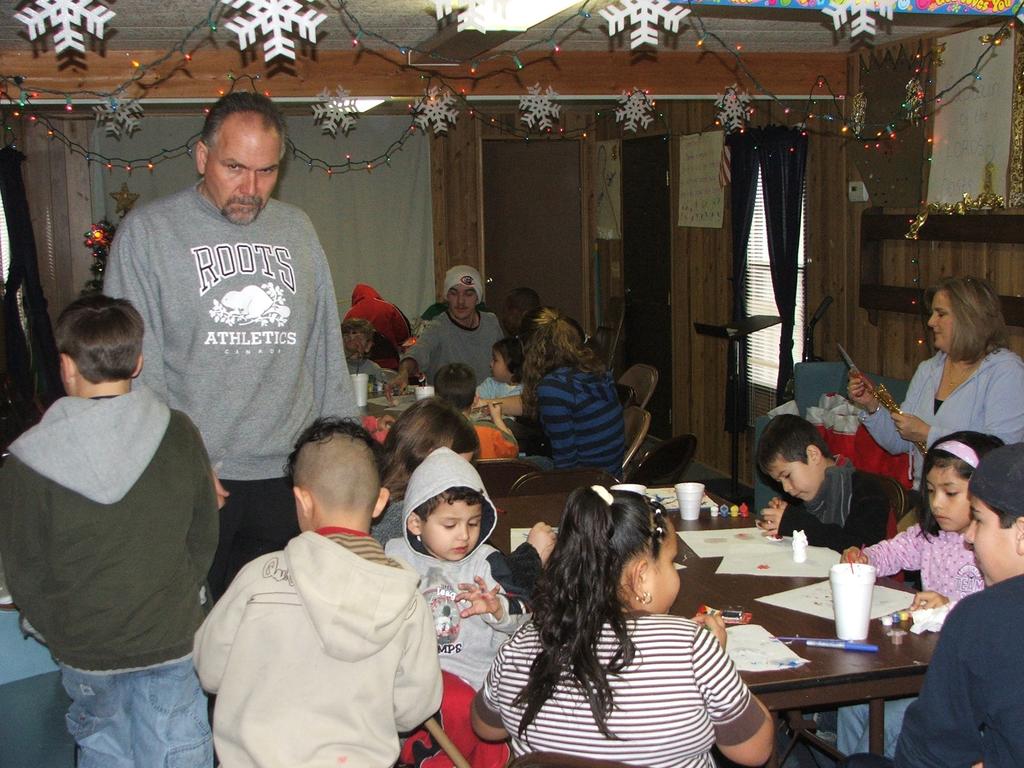 children in making favors for their parents for Christmas. Tim Cash, Atlanta Braves Chaplain brought his family who assisted in the festivities.