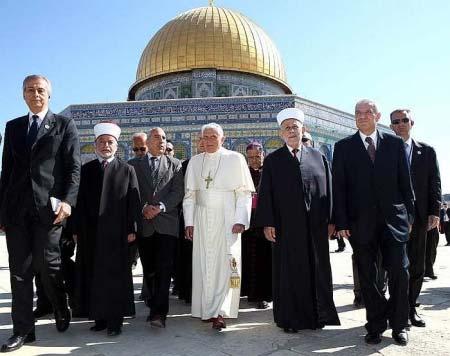 Above is a photo from the pope s 2006 trip to Istanbul (the earlier Constantinople), where he entered into the Blue Mosque, and joined his Muslim