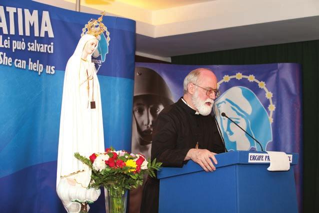 Father Gruner addressing the conference on Fatima s three-fold Secret. cept.