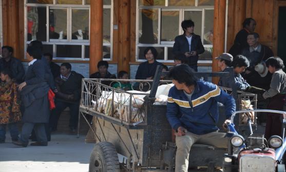 72. Enthroned Lama (khri-pa bla-ma) s families bringing bread