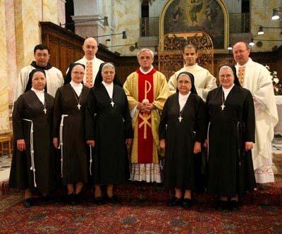 25 years of presence On 31 May 1981 the Franciscan Sisters of the Heart of Jesus officially initiated their service in Saint Saviour s Monastery.