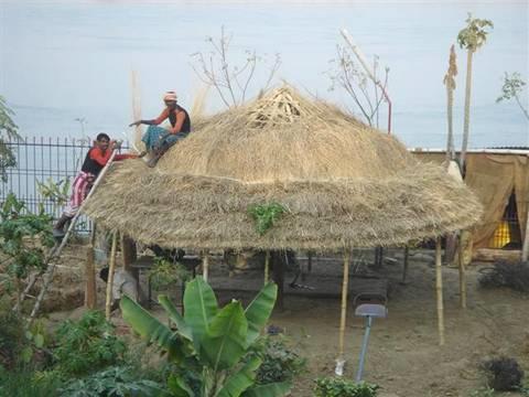 7 of 11 5/16/2009 4:38 PM Bamboo and straw darshan hut where