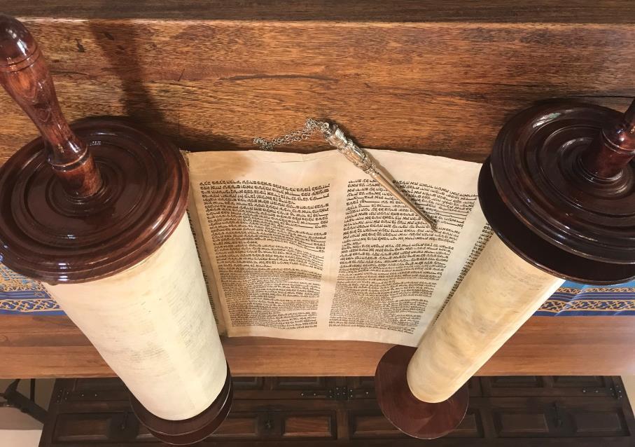 Lesson 1 letters: aleph thru hay שׁעוּר ראשׁוֹן Congregation Faithful Stewardship Torah Scroll.