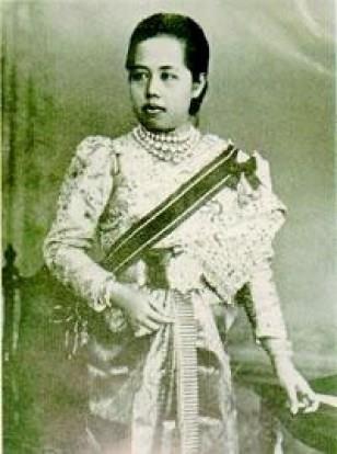 Saovabha Phongsri, Queen Consort Saovabha Phongsri was born January 1 1864, a daughter of King Rama IV and one of his lesser consorts, Piam.