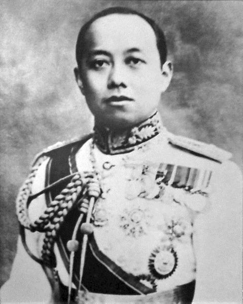 Rama VI King Vajiravudh reigned October 23 1910 November 25 1925 Vajiravudh was born January 1 1881, the son of King Rama V and Soavabha Phongsri.