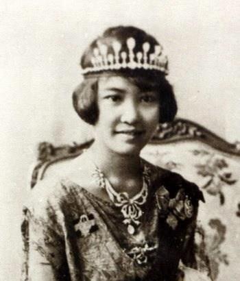Laksamilawan, Princess Consort Laksamilawan was born July 3 1899, as Princess Vanbimol Voravan, a granddaughter of King Rama IV.