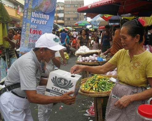 Nanilita Alburo, a Tzu Chi volunteer in the Philippines Tzu Chi volunteers in the Philippines raised funds for the
