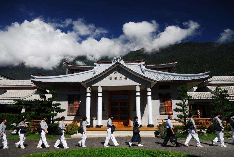 The Beauty of the Jing Si Abode: showing The Buddhist teachings Tzu Chi volunteers