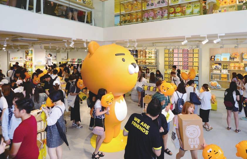 Culture Insight Flagship Stores Flag Fresh Experiences Jung Mun-kyung/Newstomato By Lee Sei-yon Reporter of Culture Section Last July, Kakao Friends opened its first flagship store in Gangnam.