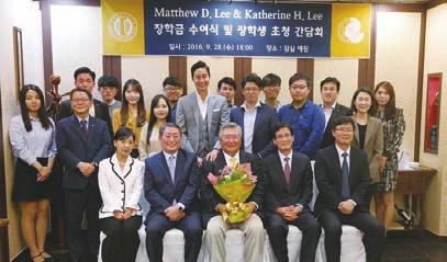 News Desk HUFS Holds Meeting for Lee Deok-Seon and His Scholarship Students Lee Deok-seon smiles with university authorities and scholarship students.