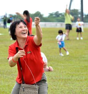 At the Marina Barrage, I flew my Awana Kite. At first, I had a lot of difficulties.