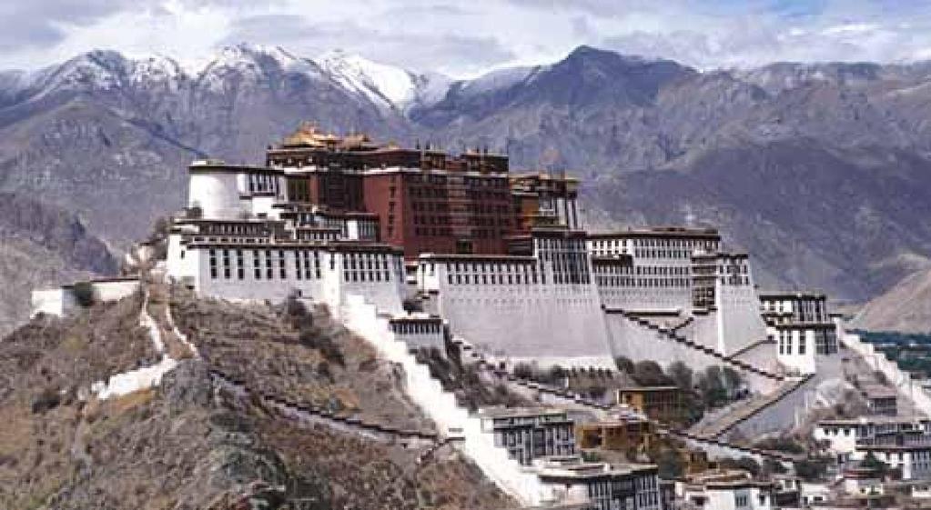 Điện Potala, Lhasa Tây Tạng Lhasa Thành phố ở độ cao gần 3700 mét này có từ thế kỷ thứ 7 và ngay từ khi thành lập nó đã dung nạp Phật giáo.
