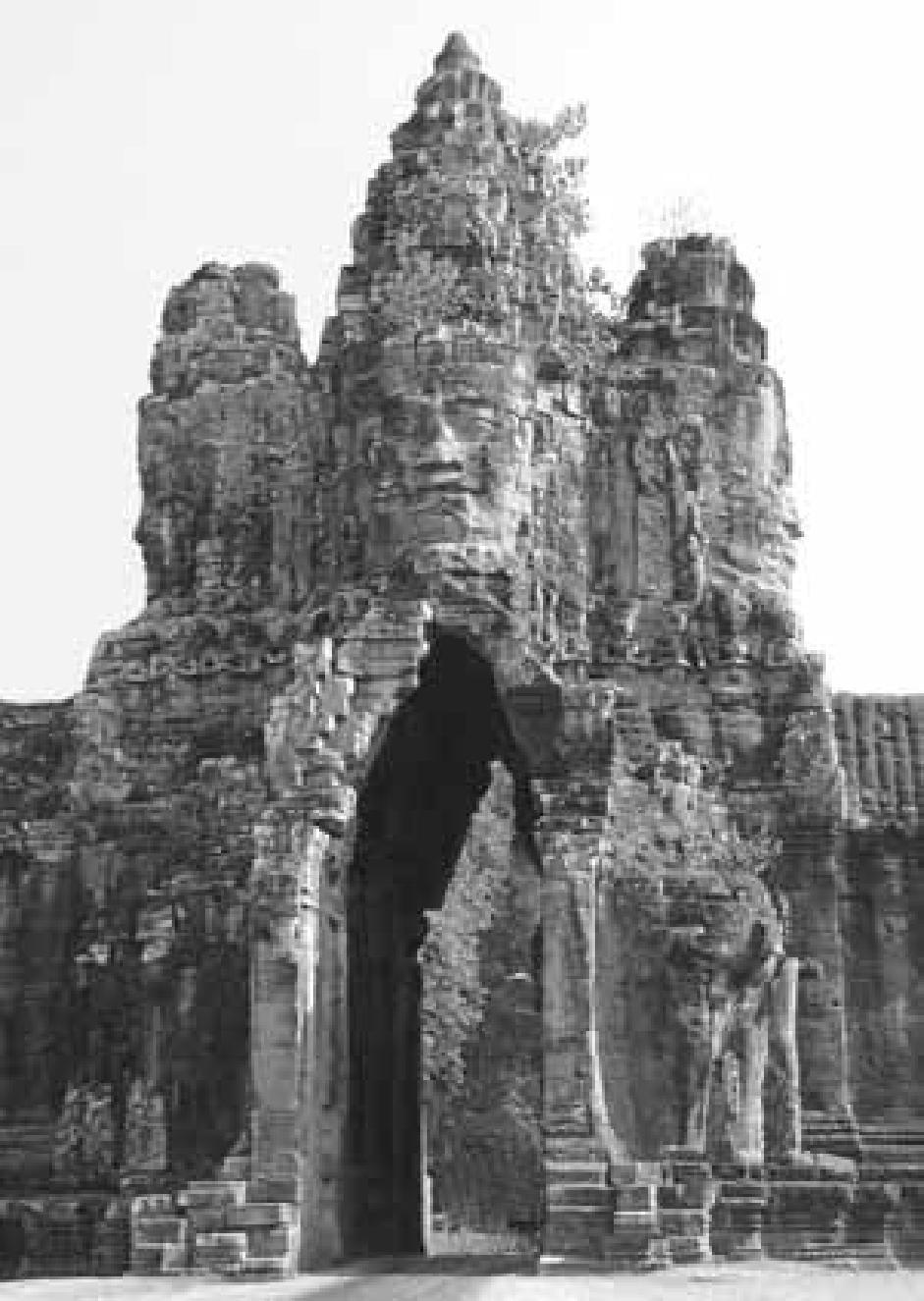 Jayavarman VII, trị vì từ 1181 đến 1215, Phật giáo đã gần như thay thế hoàn toàn vai trò của Ấn Độ giáo và vua Jayavarman VII đã xây một đền Phật giáo rất lớn là Angkor Thom ở gần đền Angkor Wat, đã