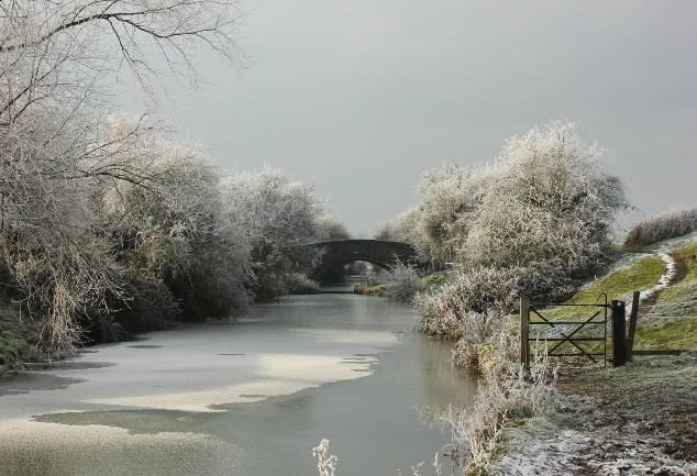 Valley News February 2013 No 205 News & Views from the Cherwell Valley A Frosty scene on the Oxford Canal: Somerton Bridge Photo: Clifford Reeve Valley News is delivered FREE to every household in: