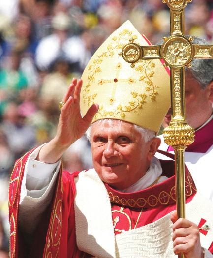 CNS PHOTO/KAREN CALLAWAY Pope Benedict XVI waves following his 2008 Papal Mass at