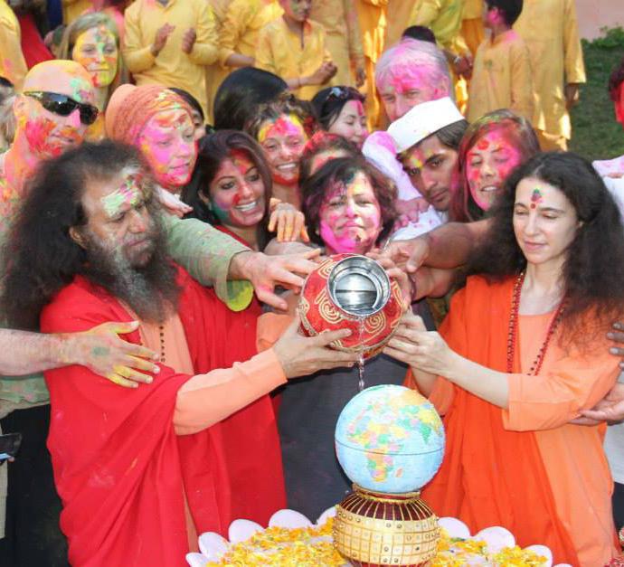 Pujya Swamiji s Message on The Festival of Holi Holi The Holi-day to Let It All Go Today is the sacred and beautiful day of Holi, a day celebrated across India with great joy, gaiety and festivity.