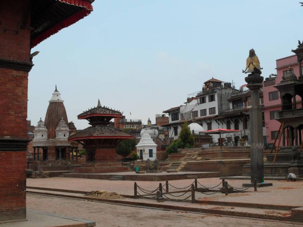 On Taumadhi Square, Nepal's highest temple, the Nyatapola, stands in all its glory.