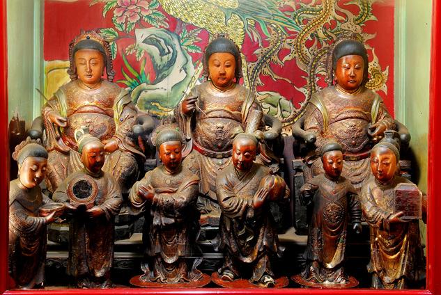 One example is Guan Yue (above right), who is the most famous general during the Three Kingdom period and is known and respected for his loyalty to his leader and blood brothers (by oath).