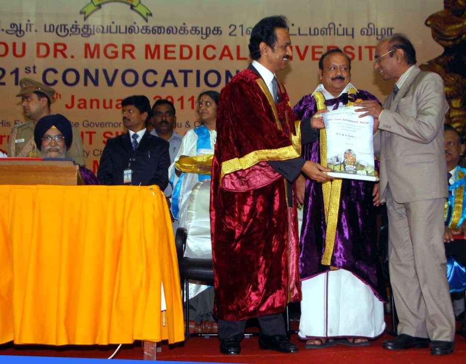 Deputy CM, Sri M K Stalin presenting Lifetime Achievement Award