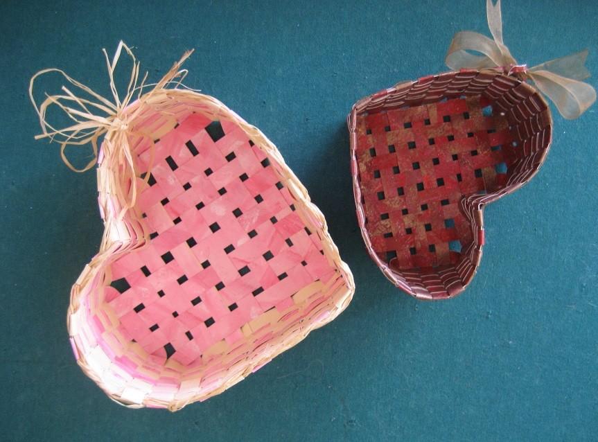 Plaited Heart Basket Saturday, January 16, 2016 (Jailhouse) 9:30-3:30 will be teaching a plaited heart shaped basket made from painted paper and trimmed with ribbon, raffia, yarn, beads, etc.