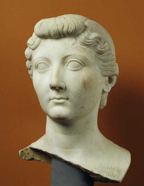 Early Empire Portraiture Portrait bust of Livia, from Arsinoe, Egypt early first century ce. Powerful women had the same treatment.