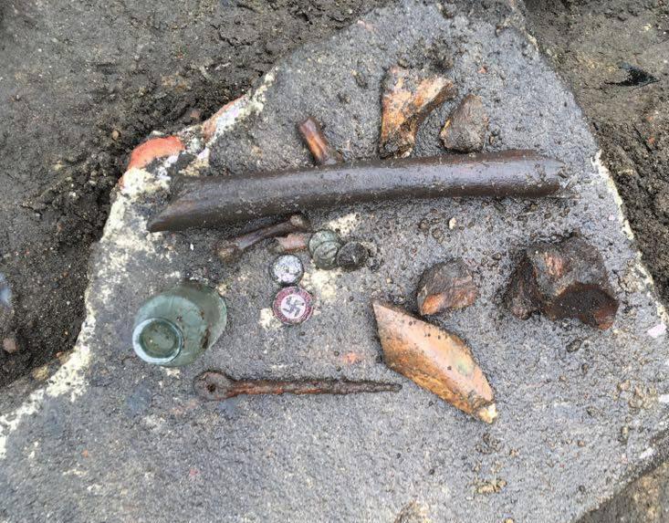 Archaeological study unveiled many historical layers of the cemetery area: next to artifacts, such as buttons of German uniforms and NSDAP badges with a swastika and glass vials from a