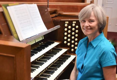 September 28, 2016 Sunday Worship, October 9 It s a Celebration!! On the weekend of October 8-9, First Baptist will celebrate the 25th Anniversary of Colleen Ostercamp s tenure as organist.
