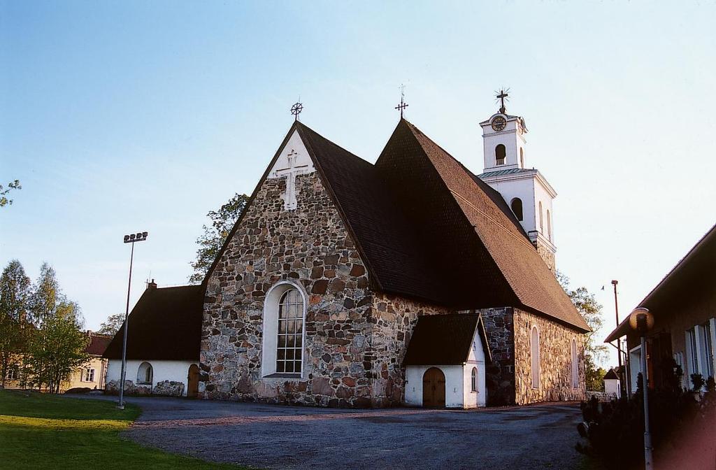 The Franciscan church was built in the 1510s just outside the town. The plan (c. 24 x 18 m) is asymmetrical with a choir to the south of the nave.