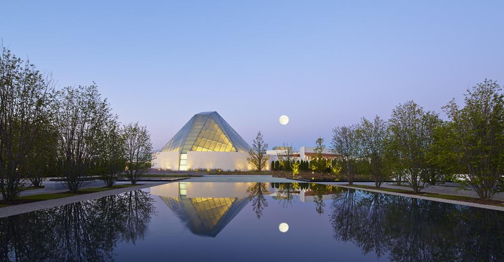 The Ismaili Centres in Burnaby and Toronto The Ismaili Centre, Toronto, with its reflection in one of the infinity pools Photographer: Shai Gil The Ismaili Centres are symbolic markers of the