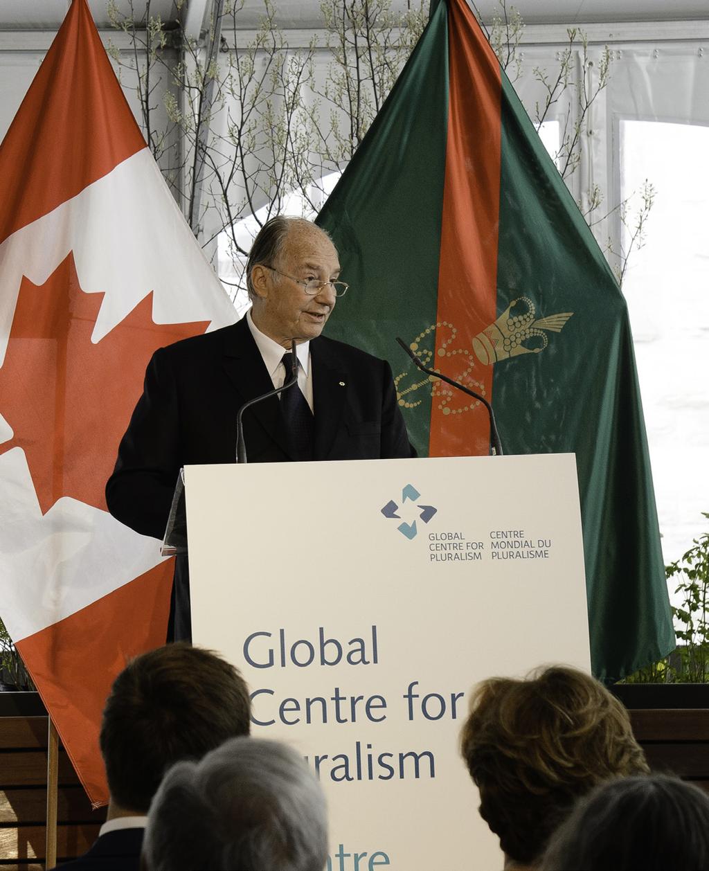 The Global Centre for Pluralism Above: The recipients and honourable mentions of the 2017 Global Pluralism Awards with His Highness the Aga Khan and the Rt. Hon.