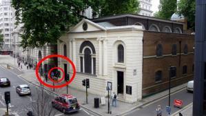 I m going to let Rev. Adam Hamilton tell you about John Wesley s experience on Aldersgate Street. This photo is of Aldersgate Street in London and the buildings that stand there now.