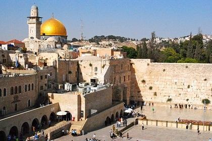 Jerusalem Holy Sites The Temple Mount compound, in the old city in East Jerusalem, covers an area of 35 acres.