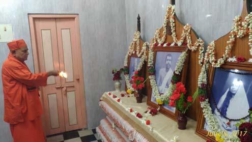the evening of 28 June, 2018. Revered Swamiji gave harati in the shrine and blessed the devotees.