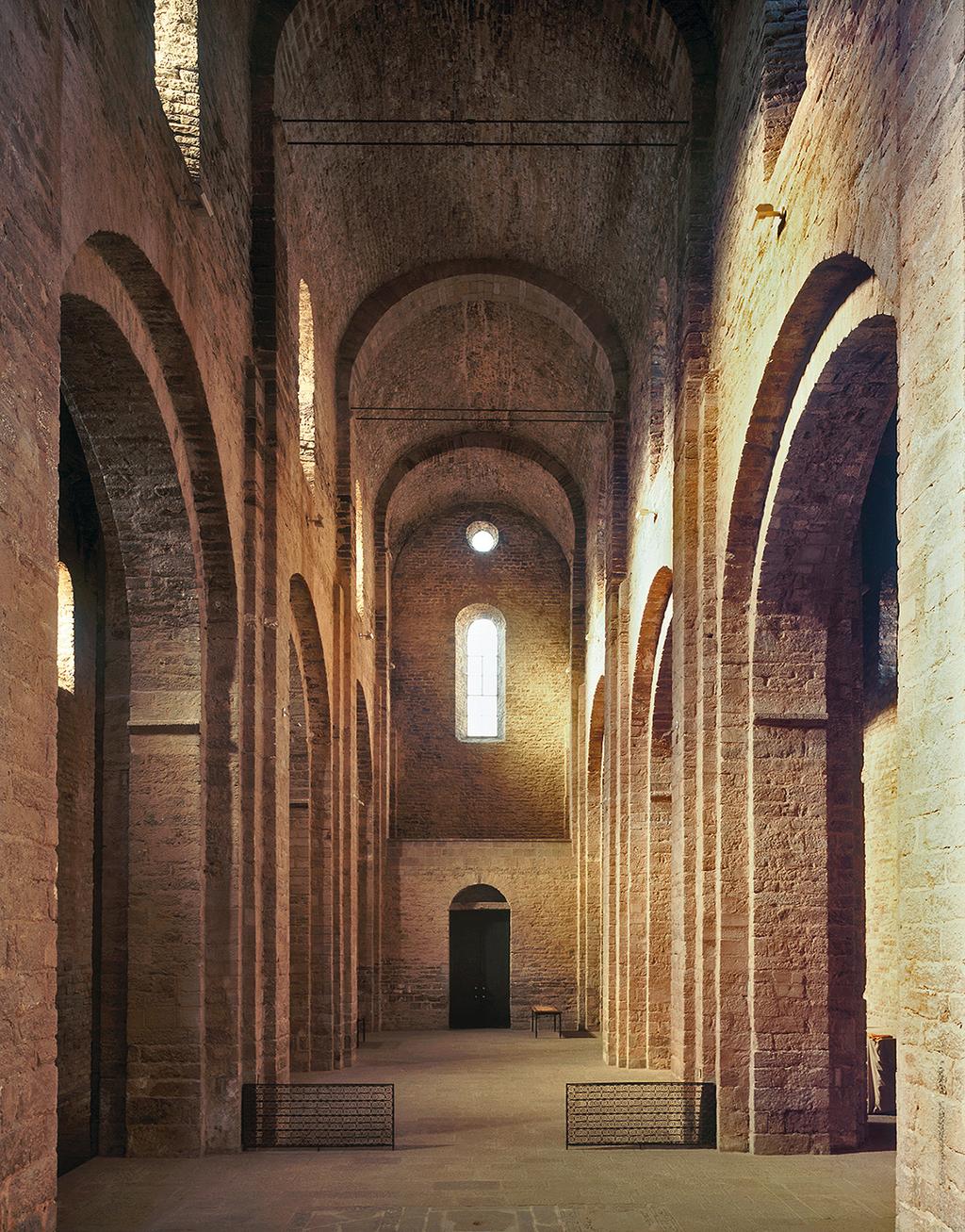 History 10 Nave 1019-1040 The nave consists of three aisles divided by columns with a complex cruciform section.