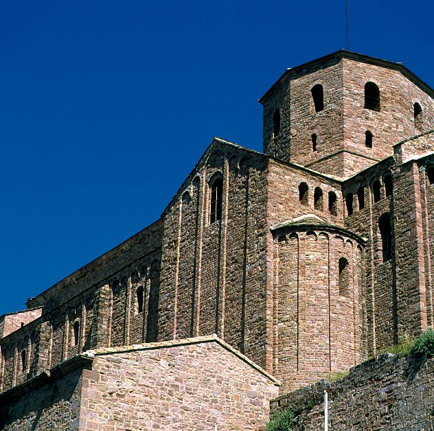 The life of the community of regular canons headed by an abbot under the patronage of the lords of Cardona continued until 1592, when the establishment became a college of secular canons.