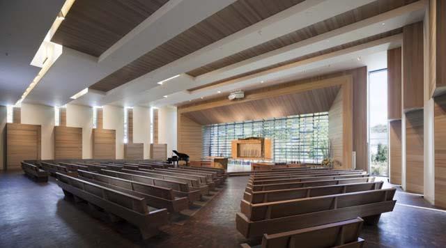 We worked closely with the Temple Clergy to design the sanctuary seating and Bimah to compliment their liturgical style and accommodate different