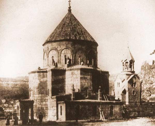 FUNDAMENTAL ARMENOLOGY 2 (4) 2016 Van fortress - the bastion of the self-defense of Armenians The fortress of Van city, being the bastion of the self-defense of Armenians in 1915, is a place for