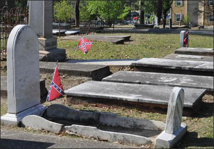 Councilman removes Confederate flags from graves KATIE STALLCUP Published: April 23, 2009 Mary Norman was shocked Thursday afternoon when Auburn Councilman Arthur L.