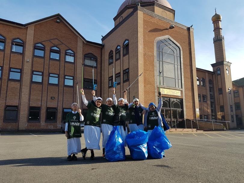 Social Action Volunteering MADE partnered with the Better Communities Business Network (BCBN) and Keep Britain Tidy, to enable young British Muslims to take part in an annual Sadaqa Day.