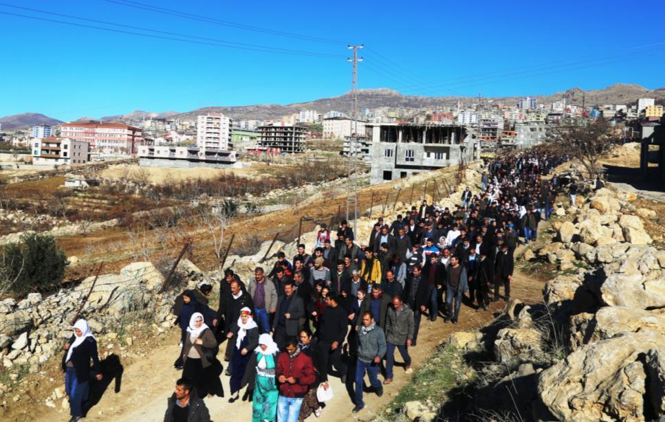 People marching to Cizre and Silopi in protest of the sieges and curfews, December 2015.