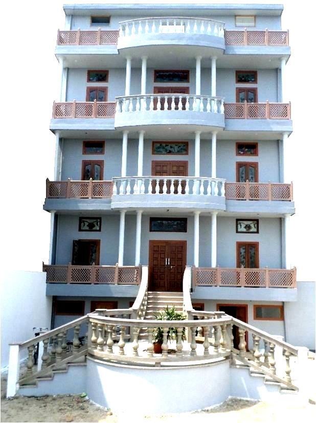 Vision Varanasi The work inside and outside of the building is completed. Vision Varanasi Eye care home is now ready for use.