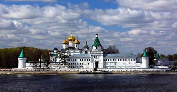 DAY 3: Continues, A part of its art and cultural importance, Kostroma was closely linked to the Russian royals.