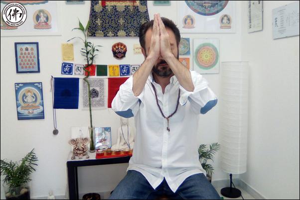 4.- Gassho position in third eye: In the previous Gassho position we raise our hands to the 6th chakra, front or third eye.