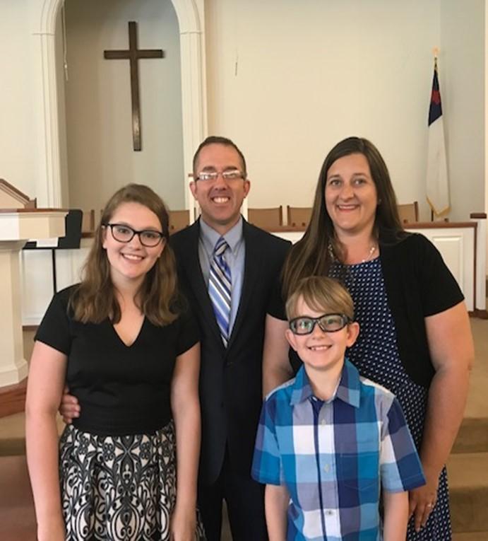 Paramount Baptist Church welcomes Pastor Geoff Mason, his wife Faith, their daughter Zoe (14), and son