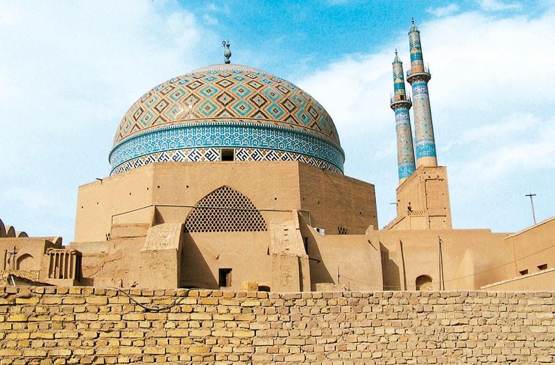 Recommended tour itinerary 1 Arrive Tehran On arrival in Shiraz, we are be welcomed at the airport by an STC representative and transferred to our hotel.