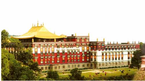 Glorious Wisdom Abode Holiness The 11 th Tai Situpa Pema Wangchug Gyalpo, the most notable of which include Jamgon Kongtrul Rinpoche, Palpung Khyentse Rinpoche, Sangye Nyenpa Rinpoche, Dilyak Dabzang