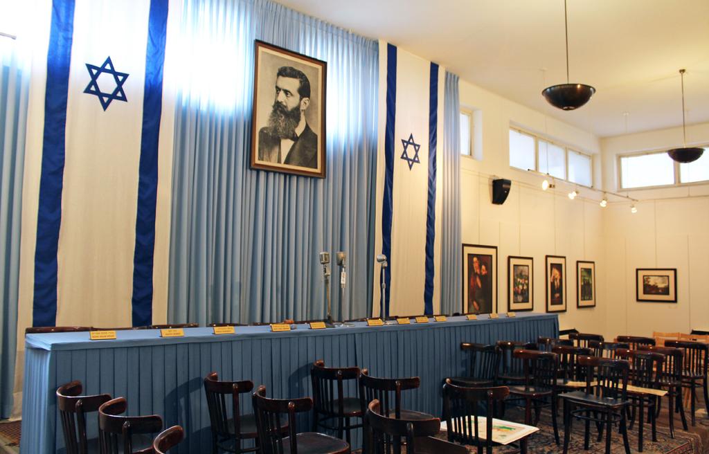 Thursday, January 2 Tel Aviv Independence Hall After breakfast at the hotel, we will meet with young entrepreneur and current Google employee, Rony Rozen, to discuss her story as well as high-tech